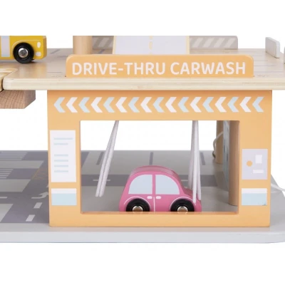 Parcare cu spalatorie auto din lemn